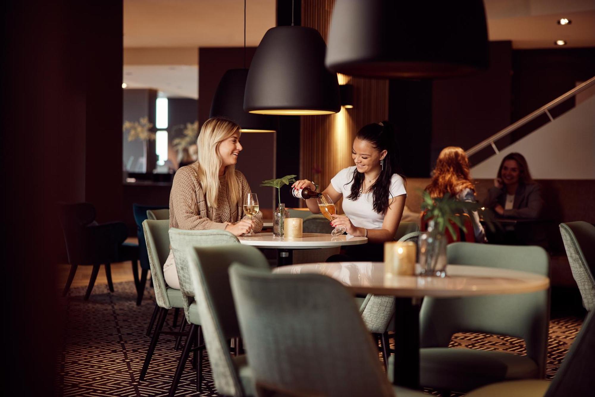 Van Der Valk Hotel Венендал Экстерьер фото